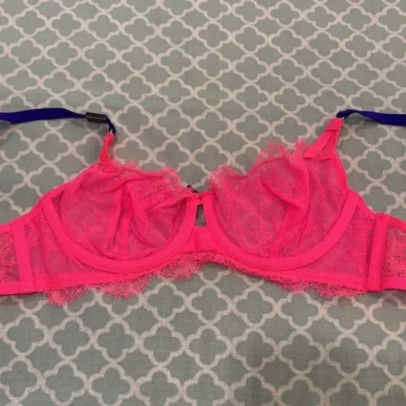 Victoria’s Secret Very Sexy Unlined Lace Demi 32C NWT - Picture 5 of 10